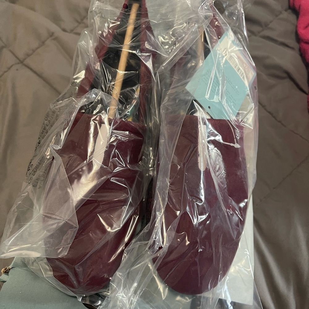 Unworn loafer style TOMS flats - Picture 2 of 7